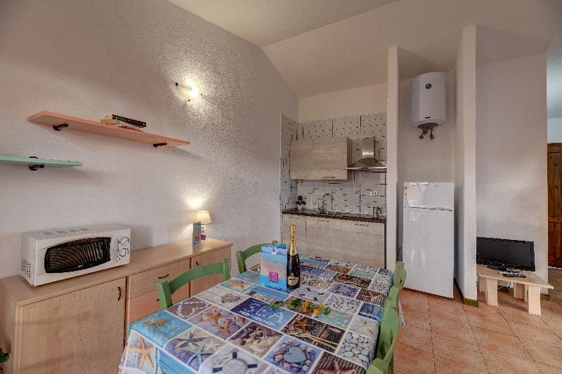 Residence Le Pavoncelle Santa Teresa Gallura Exterior photo